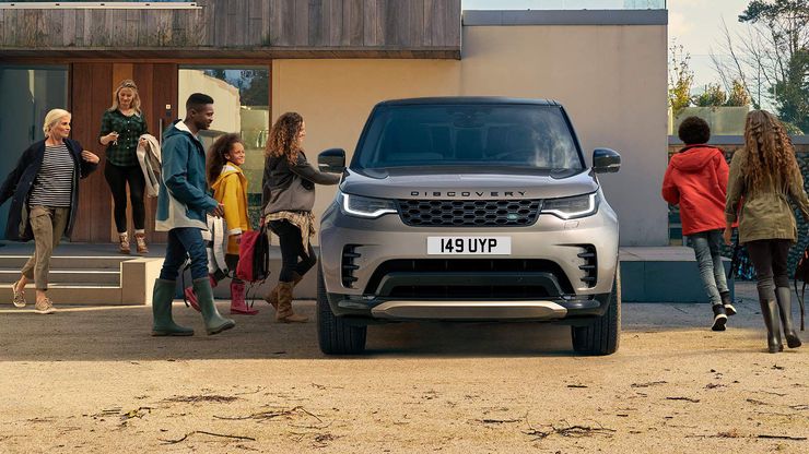 В салоне достаточно места для комфортного размещения семи взрослых.