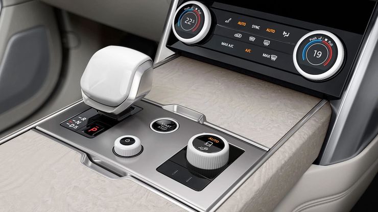 Автомобиль SV отличается высоким мастерством исполнения и не только видимым, но и осязаемым совершенством в каждой детали.