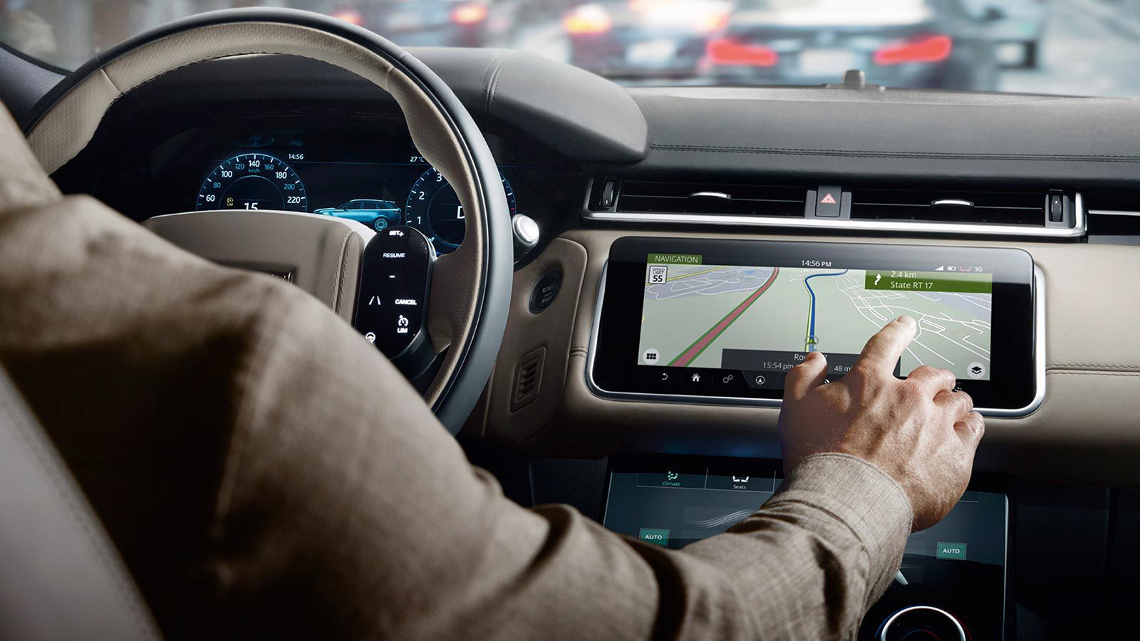 Информационно-развлекательная система Touch Pro Duo помогает оставаться на связи.